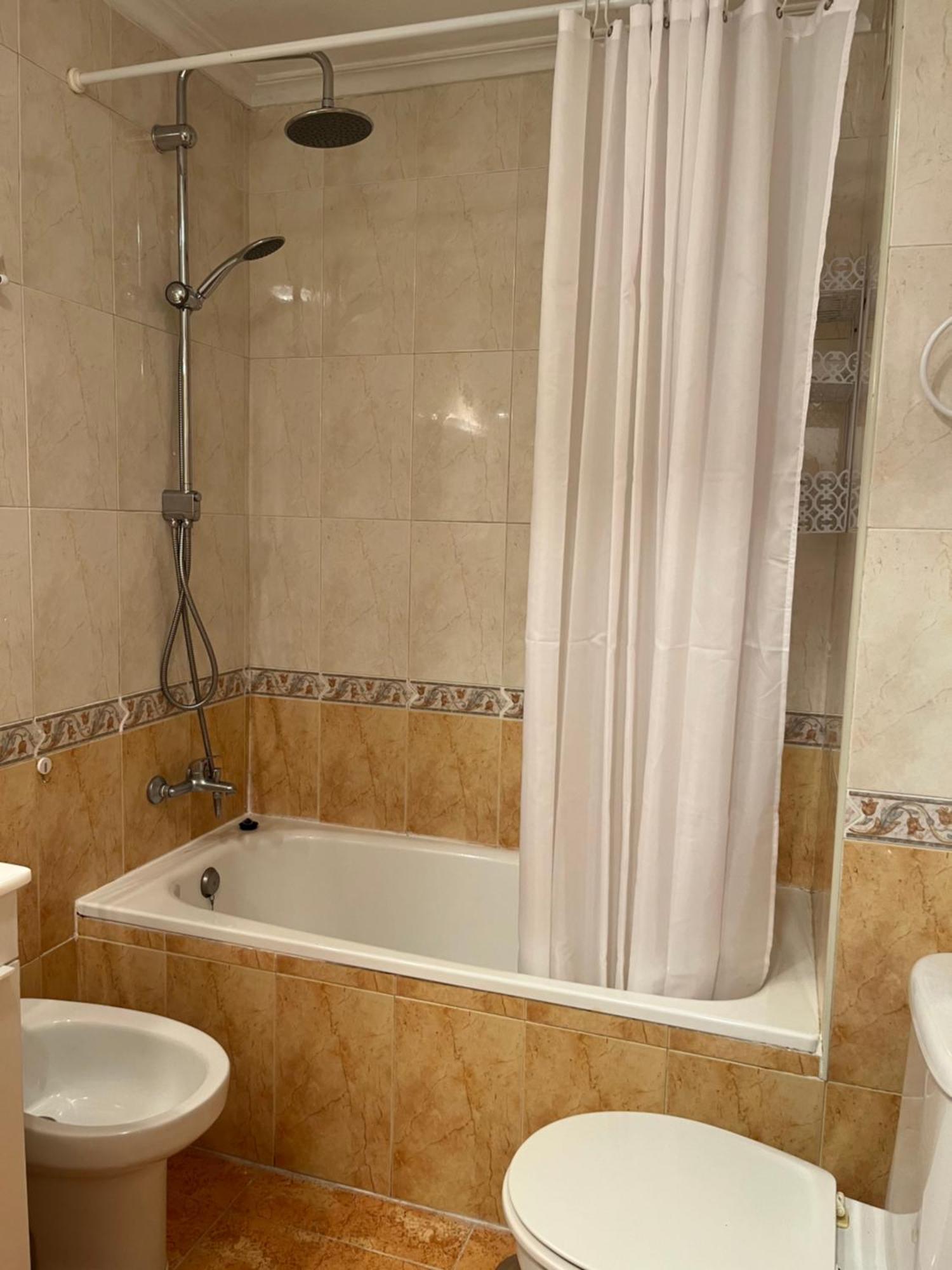 Almuden'S Green Apartment, High-Speed Free Wifi, 250M To Beach, The Center Of Torrevieja Exterior photo